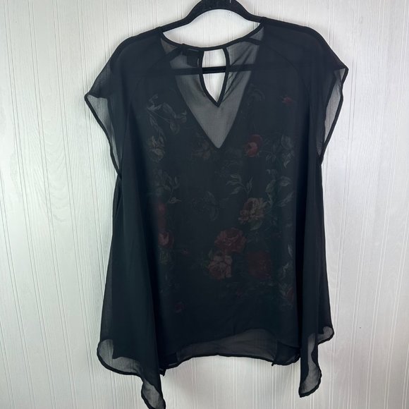 Torrid Black blouse sheer with red floral pattern size 00 or medium - Picture 3 of 3